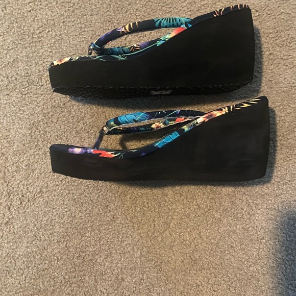 Rocket Dog Tropical wedge flip flops - Picture 5 of 6